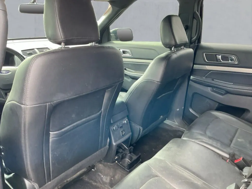 Ford Explorer photo 16