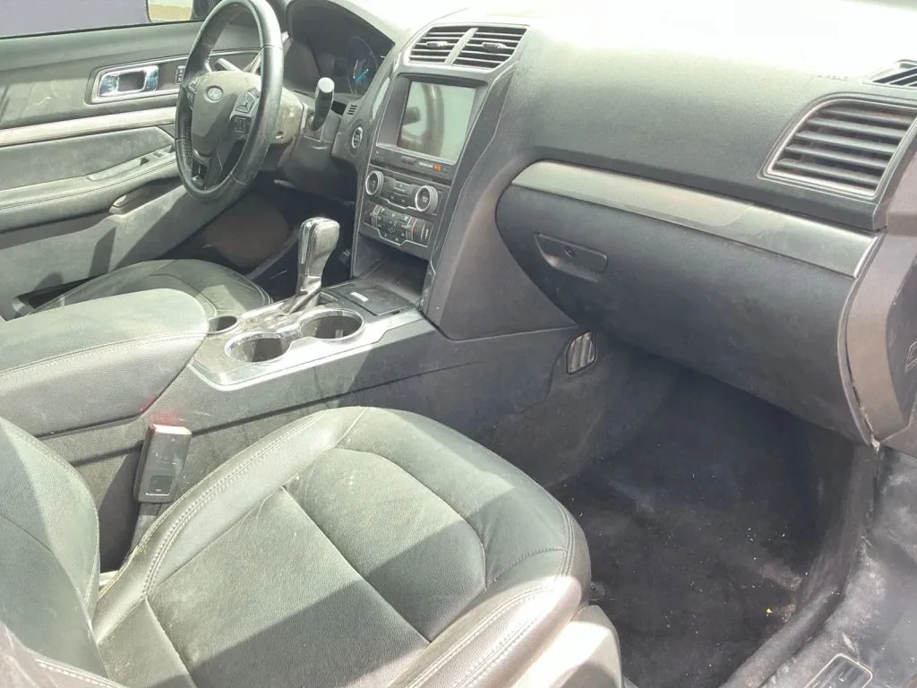 Ford Explorer photo 21