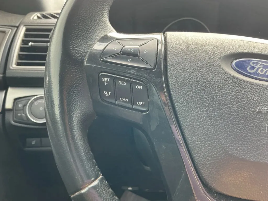 Ford Explorer photo 26