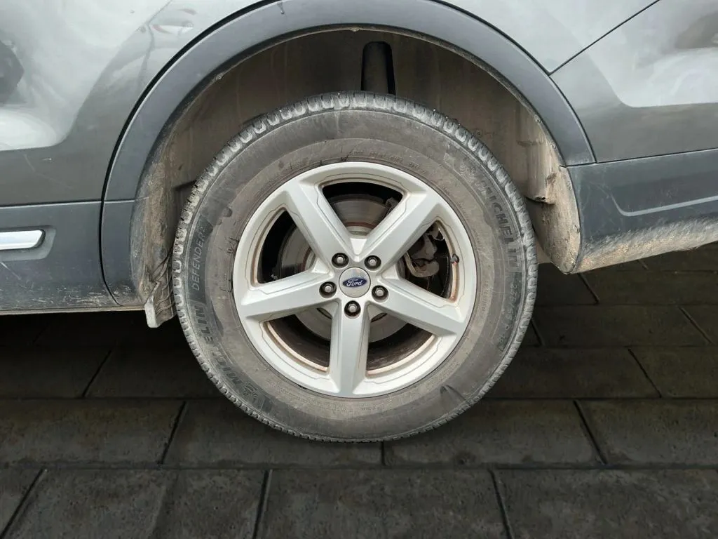 Ford Explorer photo 19