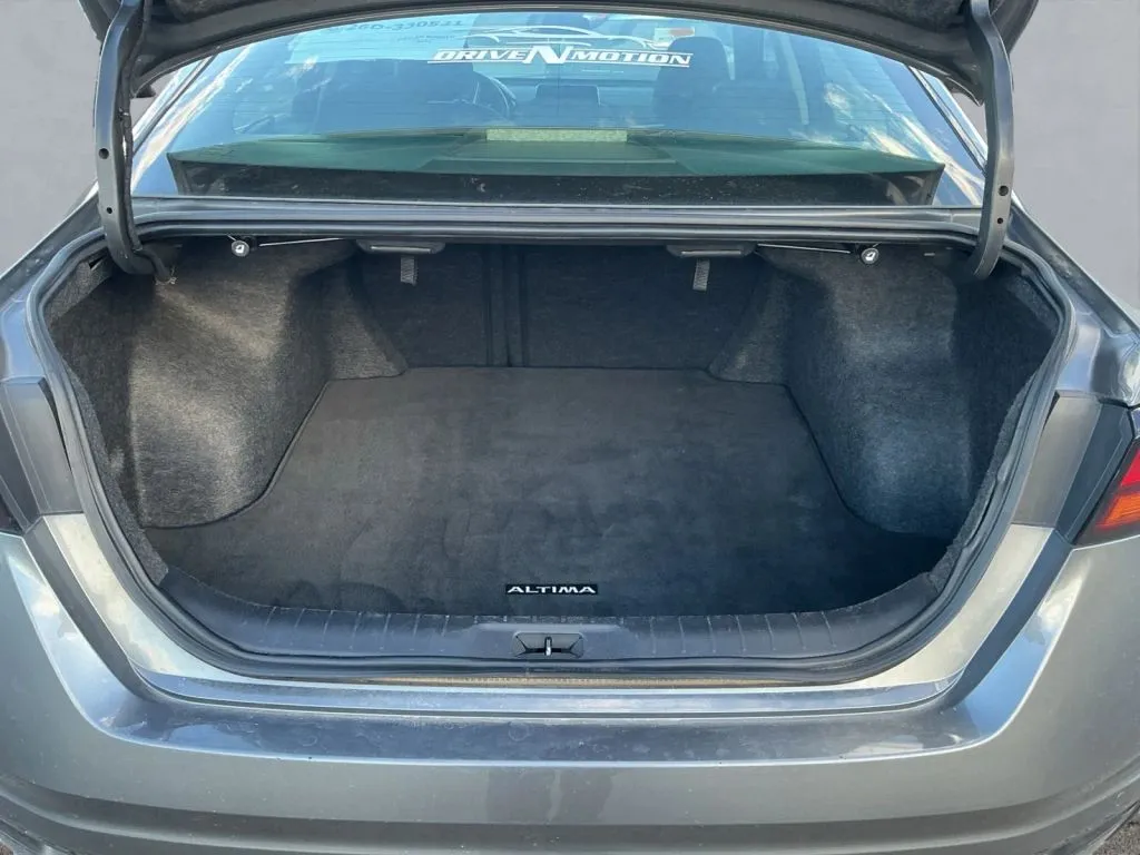 Nissan Altima photo 18