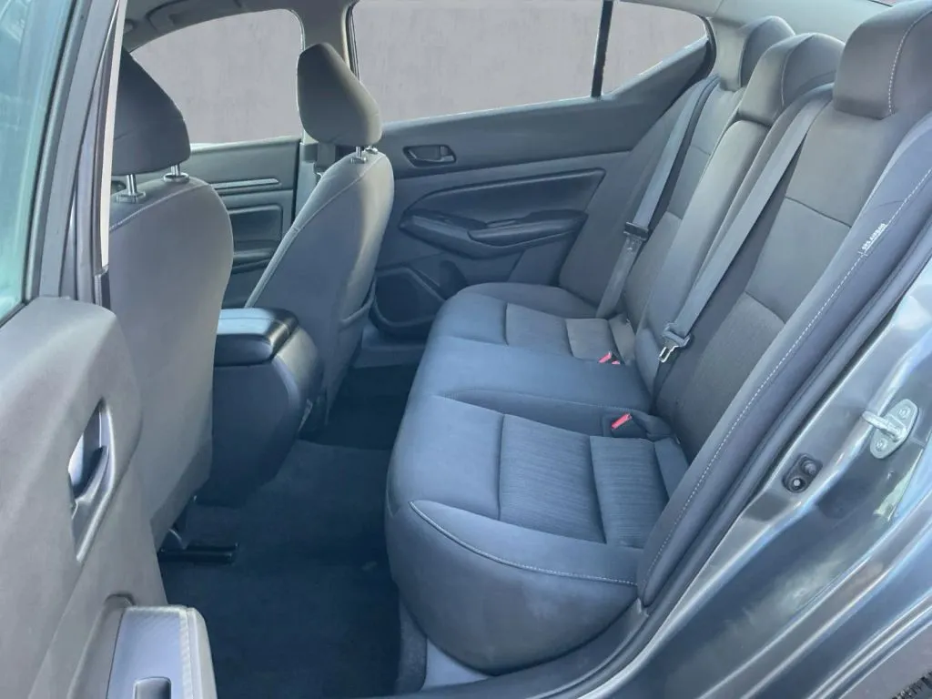 Nissan Altima photo 14