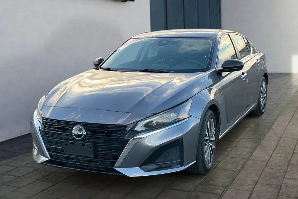 Nissan Altima photo 7