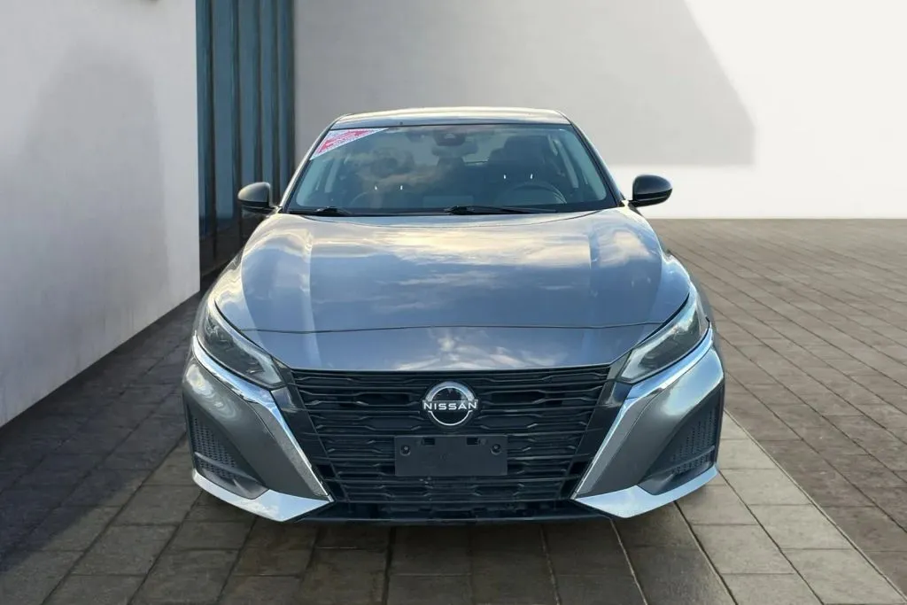 Nissan Altima photo 8