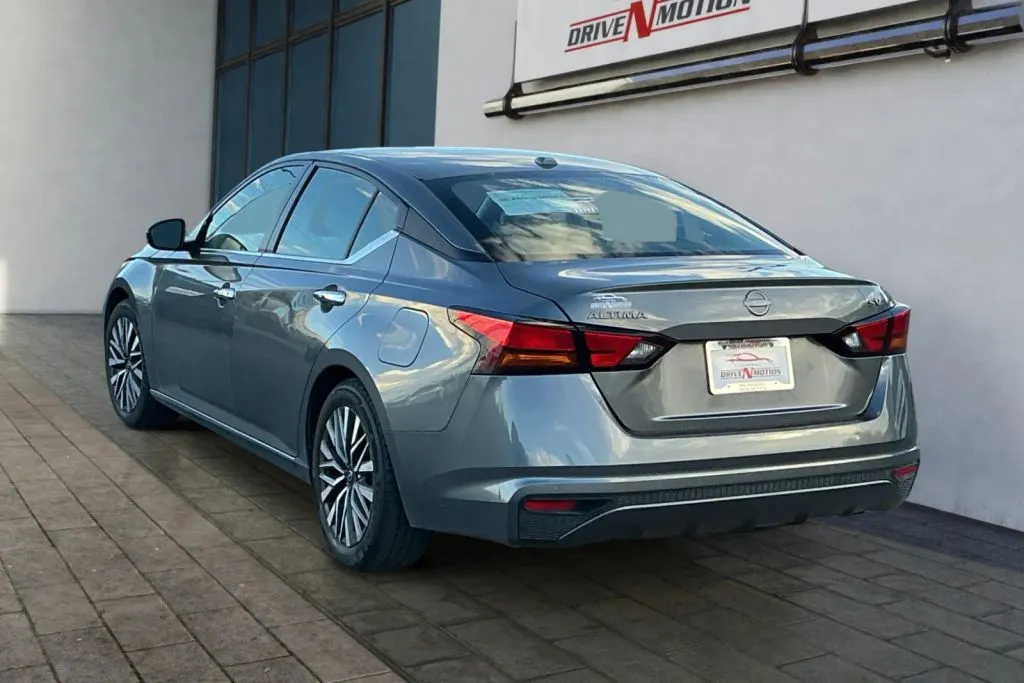 Nissan Altima photo 6