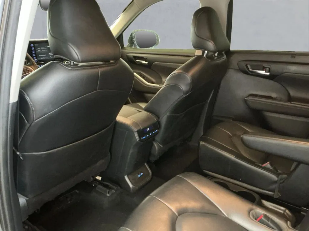 Toyota Highlander photo 15