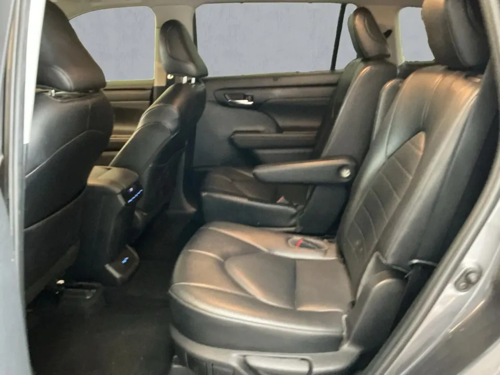 Toyota Highlander photo 14