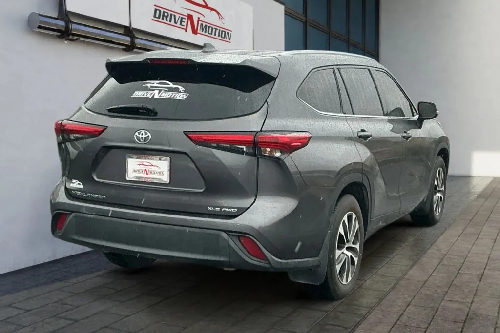 More photos of 2022 Toyota Highlander XLE Sport Utility 4D at Drive N-Motion Rio Rancho, NM