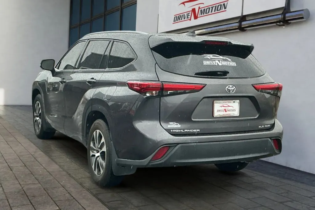 Toyota Highlander photo 6