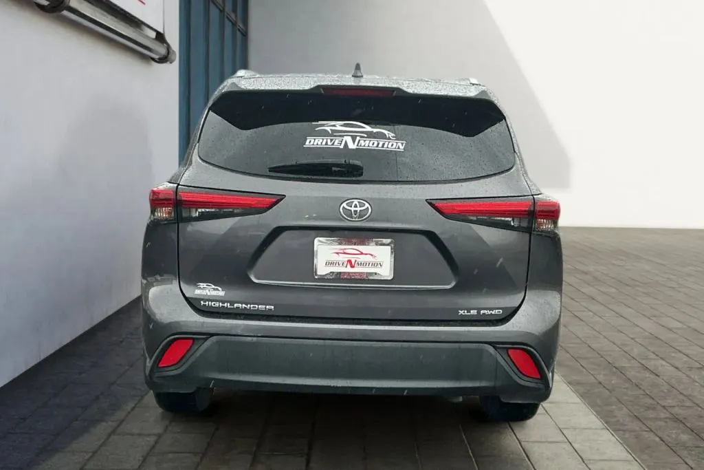 More photos of 2022 Toyota Highlander XLE Sport Utility 4D at Drive N-Motion Rio Rancho, NM