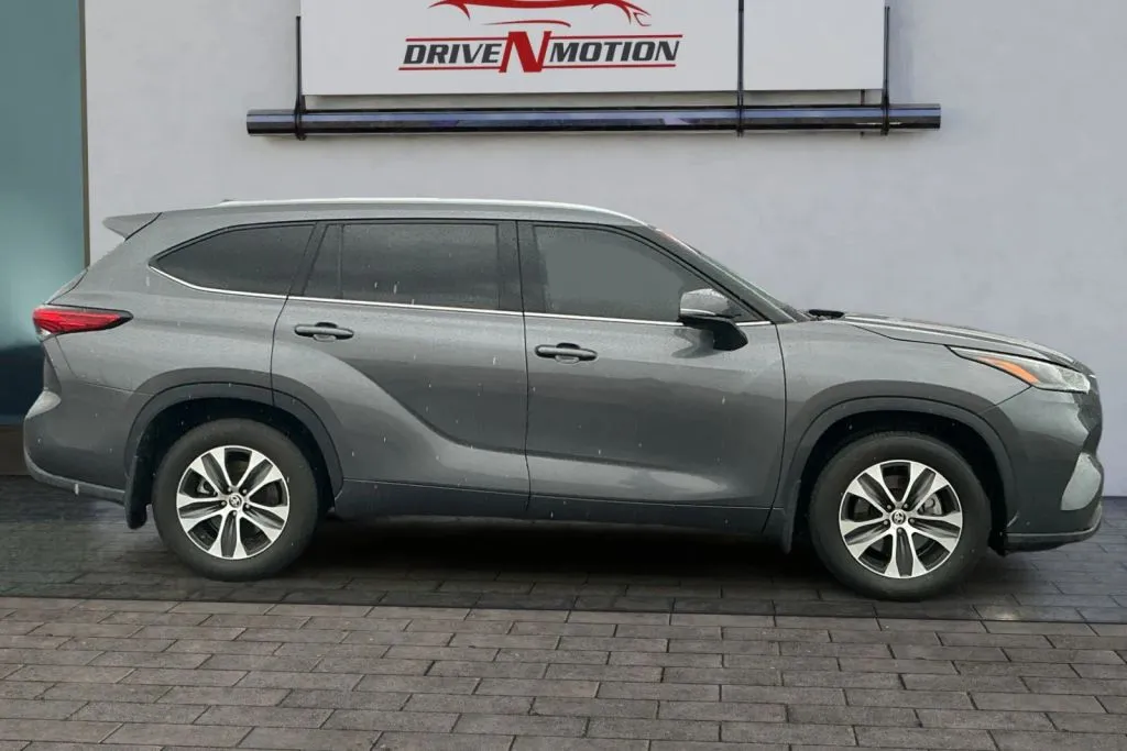 Another view of 2022 Toyota Highlander XLE Sport Utility 4D for sale in Rio Rancho, NM at Drive N-Motion Rio Rancho