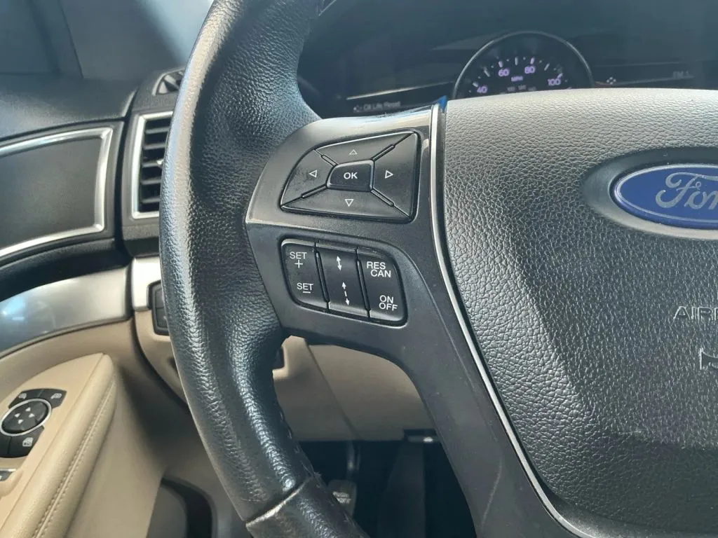 Ford Explorer photo 28