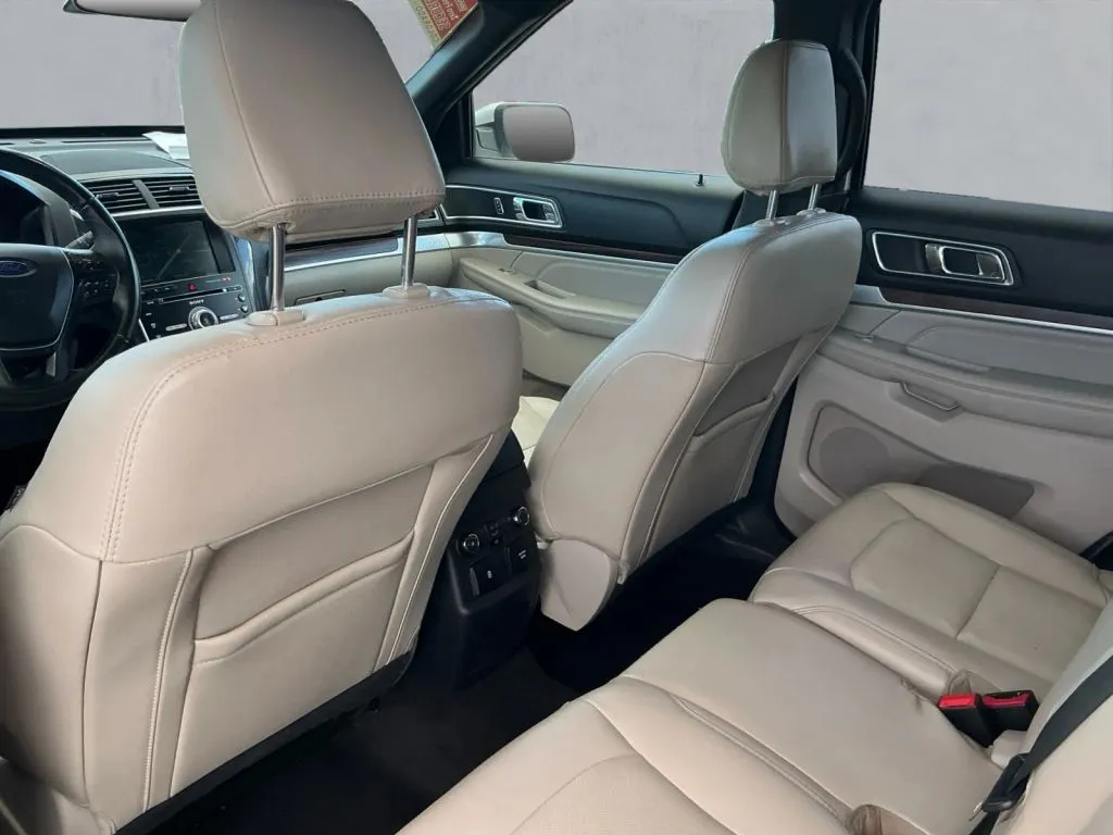 Ford Explorer photo 15