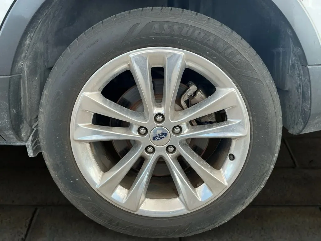 Ford Explorer photo 18