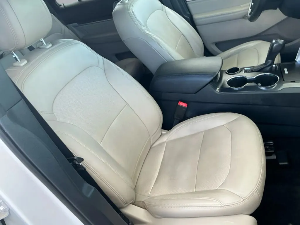 Ford Explorer photo 22