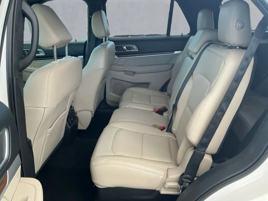 Ford Explorer photo 14