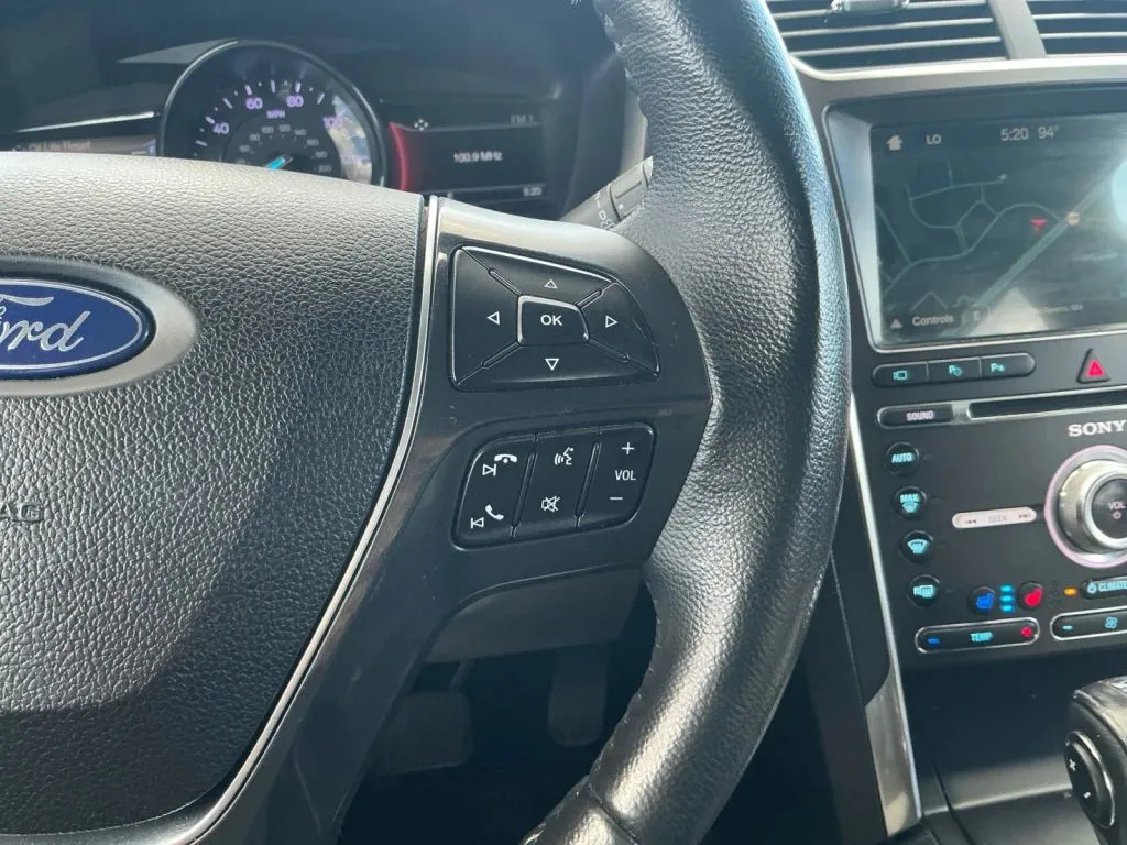 Ford Explorer photo 29