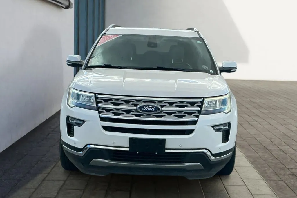 Ford Explorer photo 8