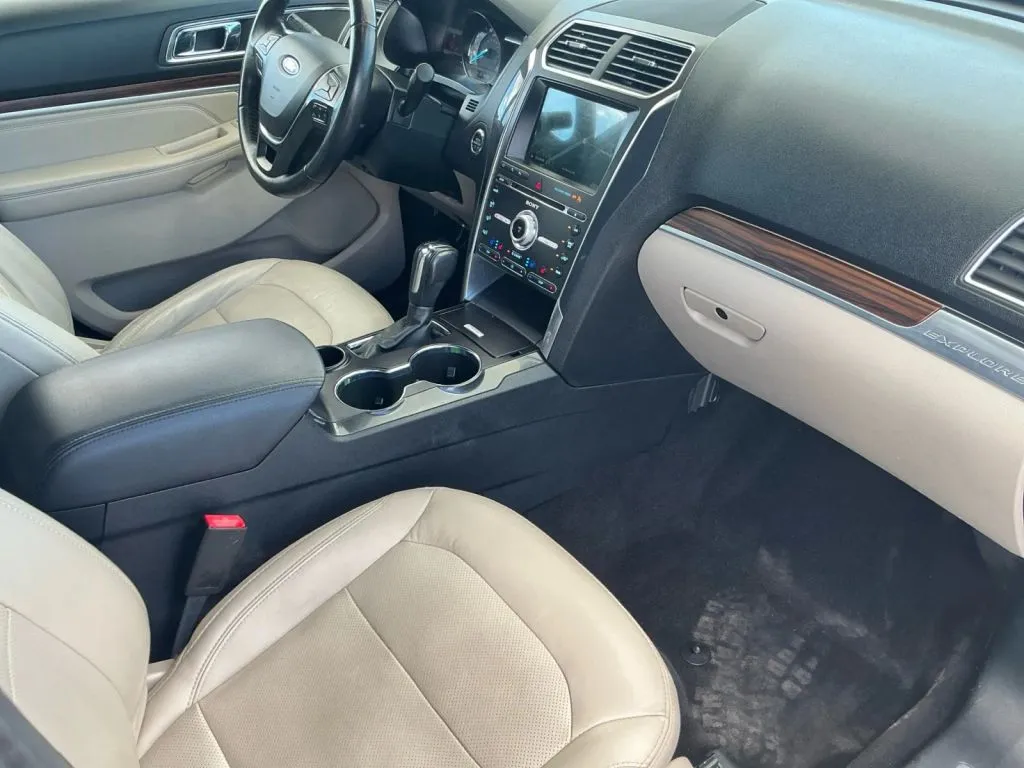 Ford Explorer photo 20