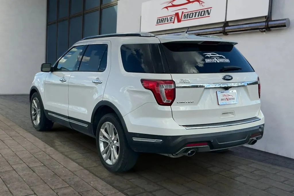 Ford Explorer photo 6