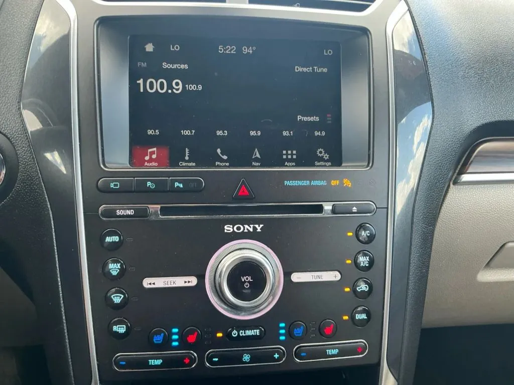 Ford Explorer photo 34