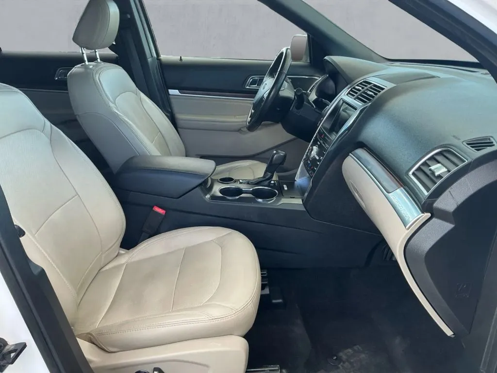Ford Explorer photo 21
