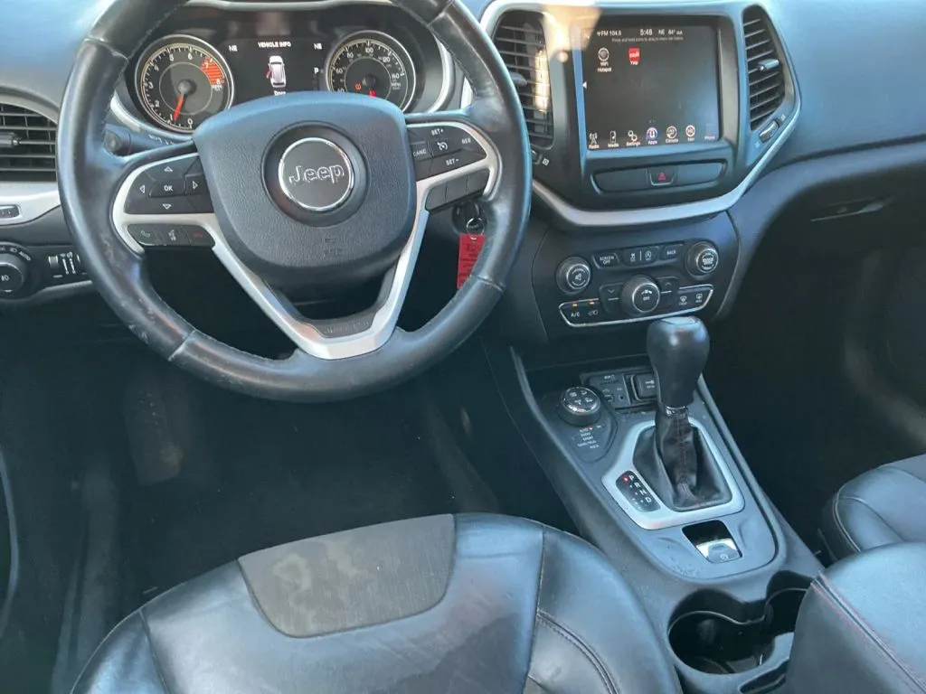 Jeep Cherokee photo 16
