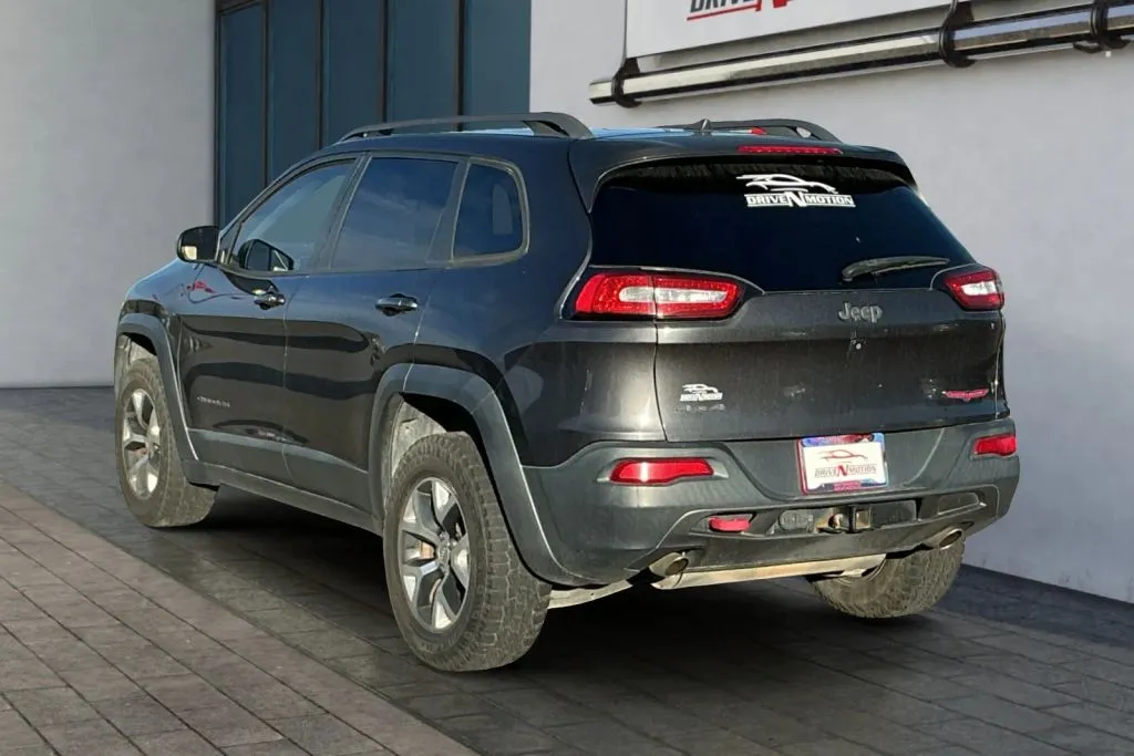 Jeep Cherokee photo 7