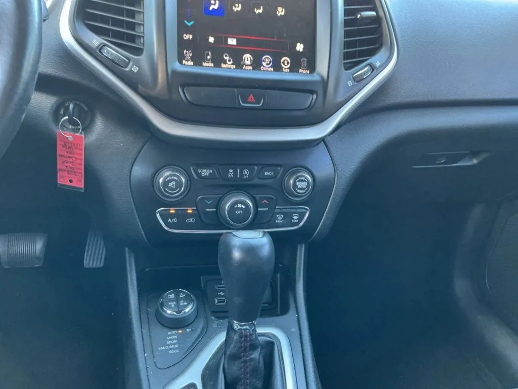 Jeep Cherokee photo 30