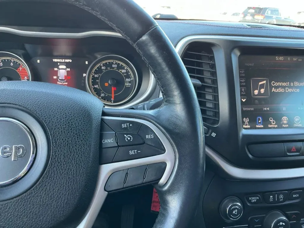 Jeep Cherokee photo 26
