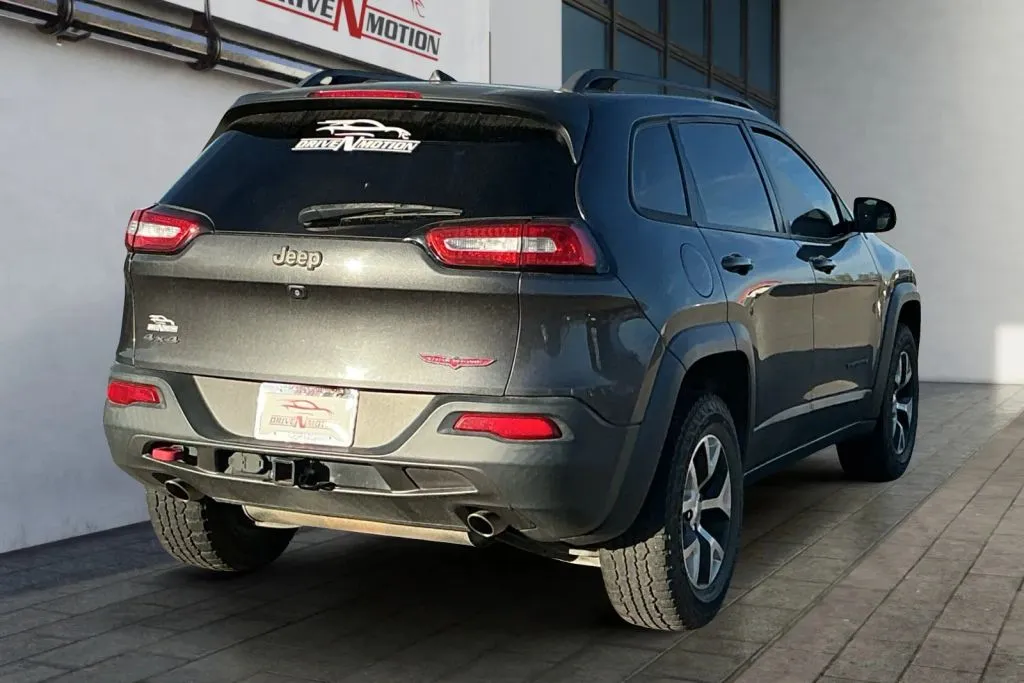 More photos of 2016 Jeep Cherokee TrailHawk Sport Utility 4D at Drive N-Motion Rio Rancho, NM