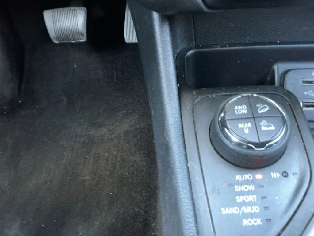 Jeep Cherokee photo 32