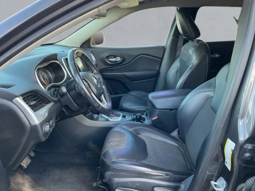 Jeep Cherokee photo 12