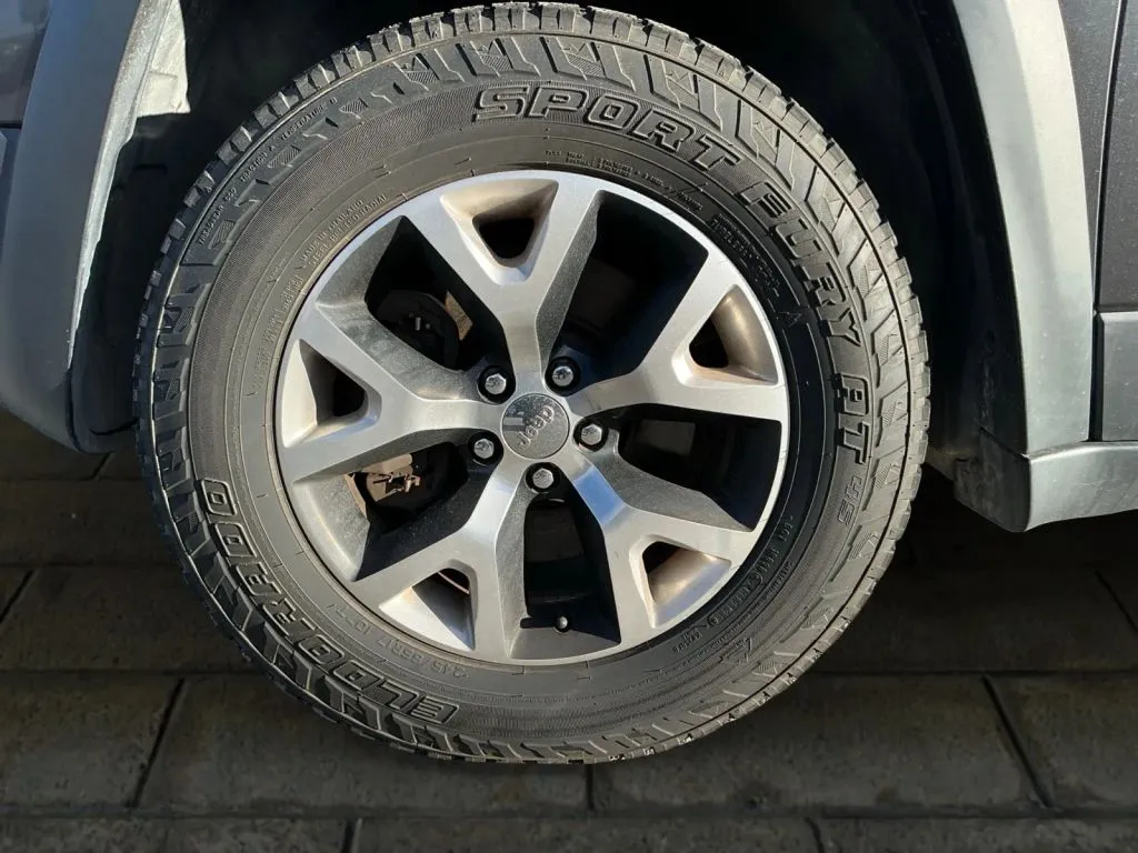 Jeep Cherokee photo 23
