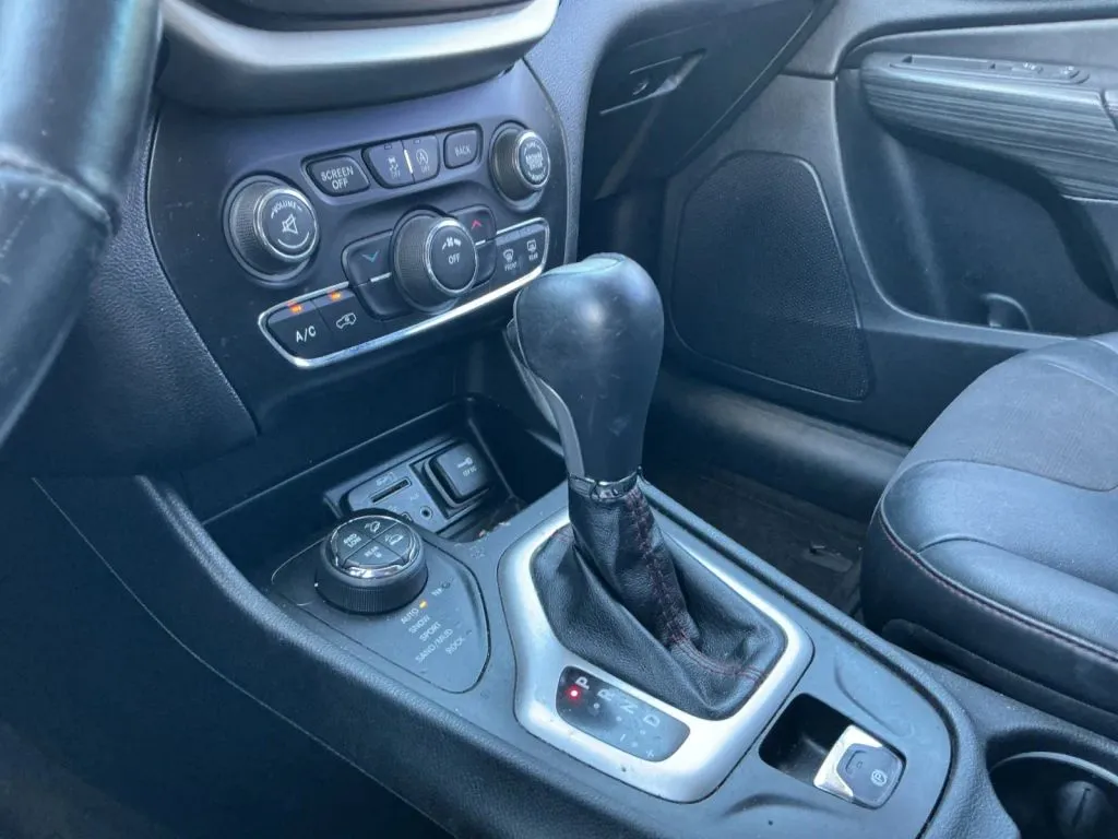 Jeep Cherokee photo 31