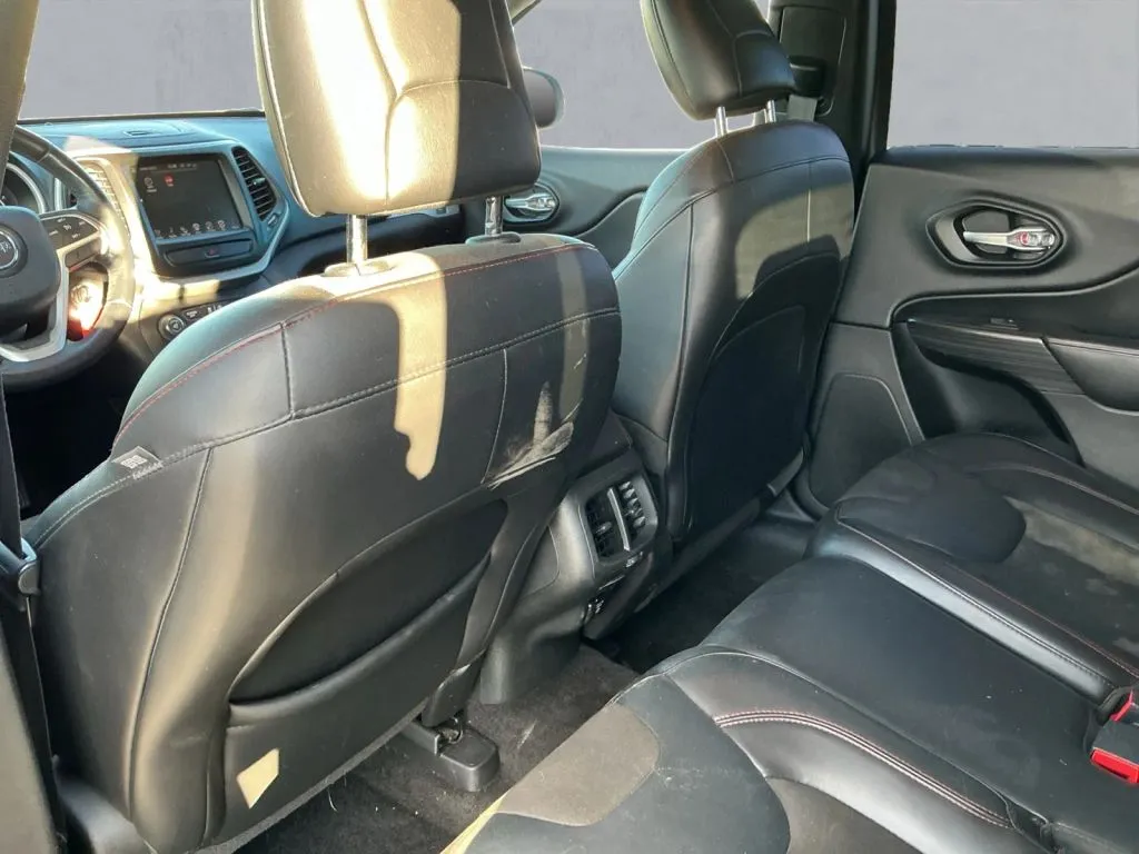 Jeep Cherokee photo 15