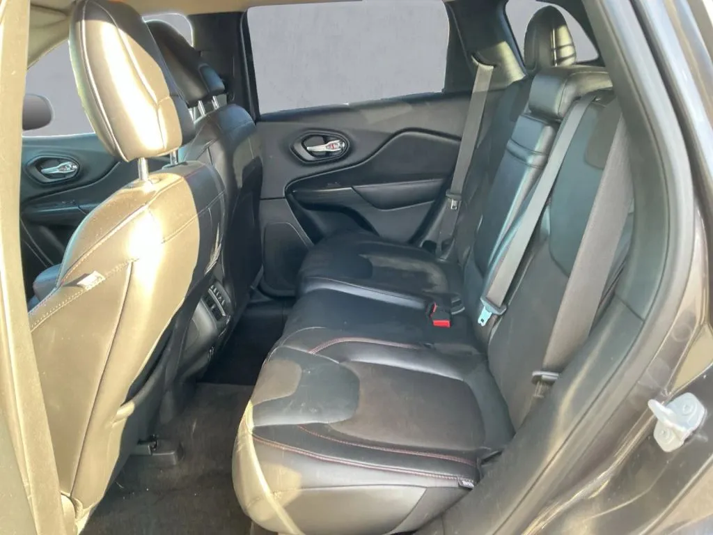 Jeep Cherokee photo 14
