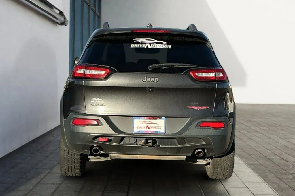 More photos of 2016 Jeep Cherokee TrailHawk Sport Utility 4D at Drive N-Motion Rio Rancho, NM