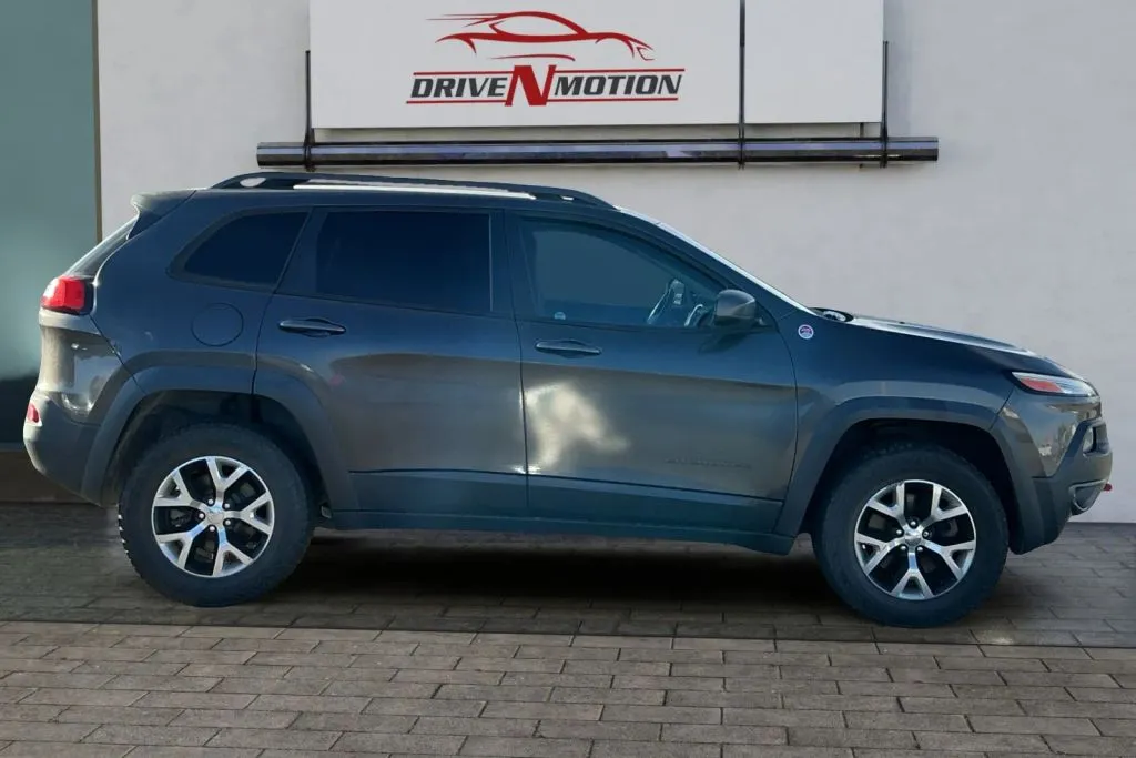 Another view of 2016 Jeep Cherokee TrailHawk Sport Utility 4D for sale in Rio Rancho, NM at Drive N-Motion Rio Rancho