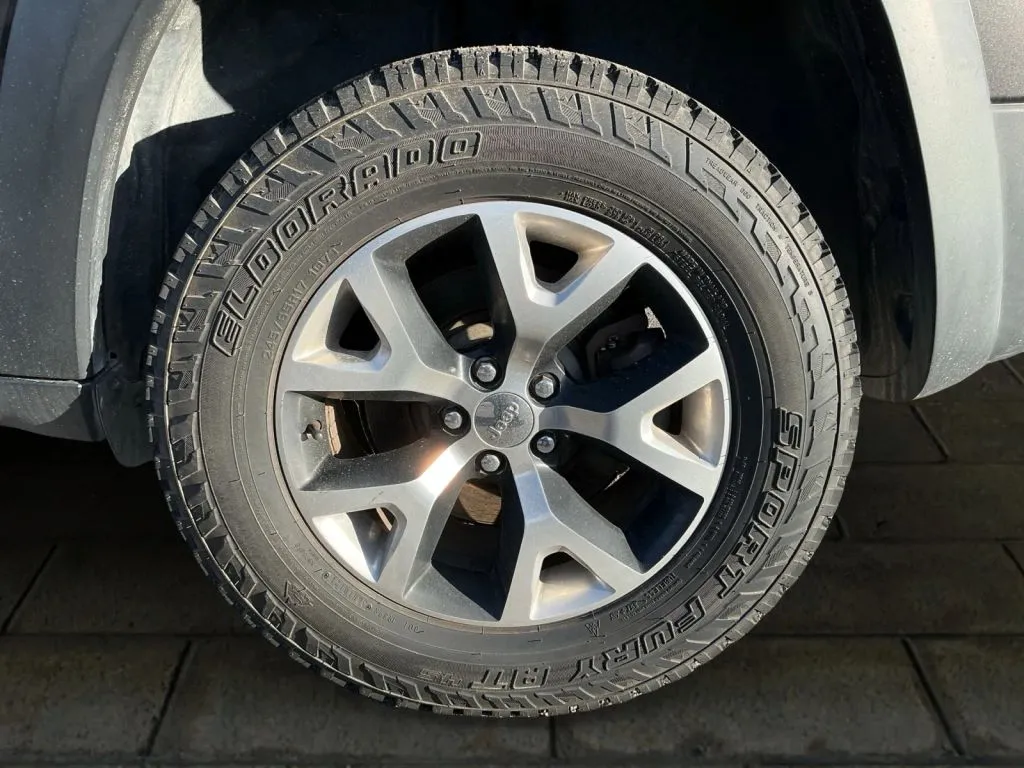 Jeep Cherokee photo 17