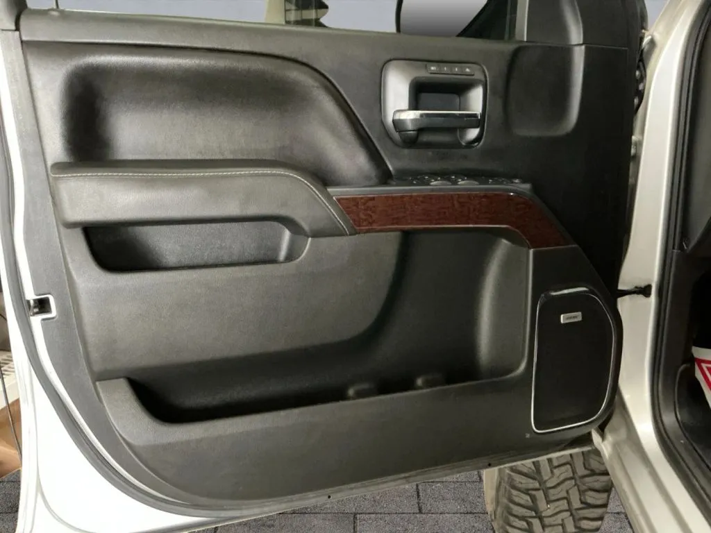 GMC Sierra photo 8