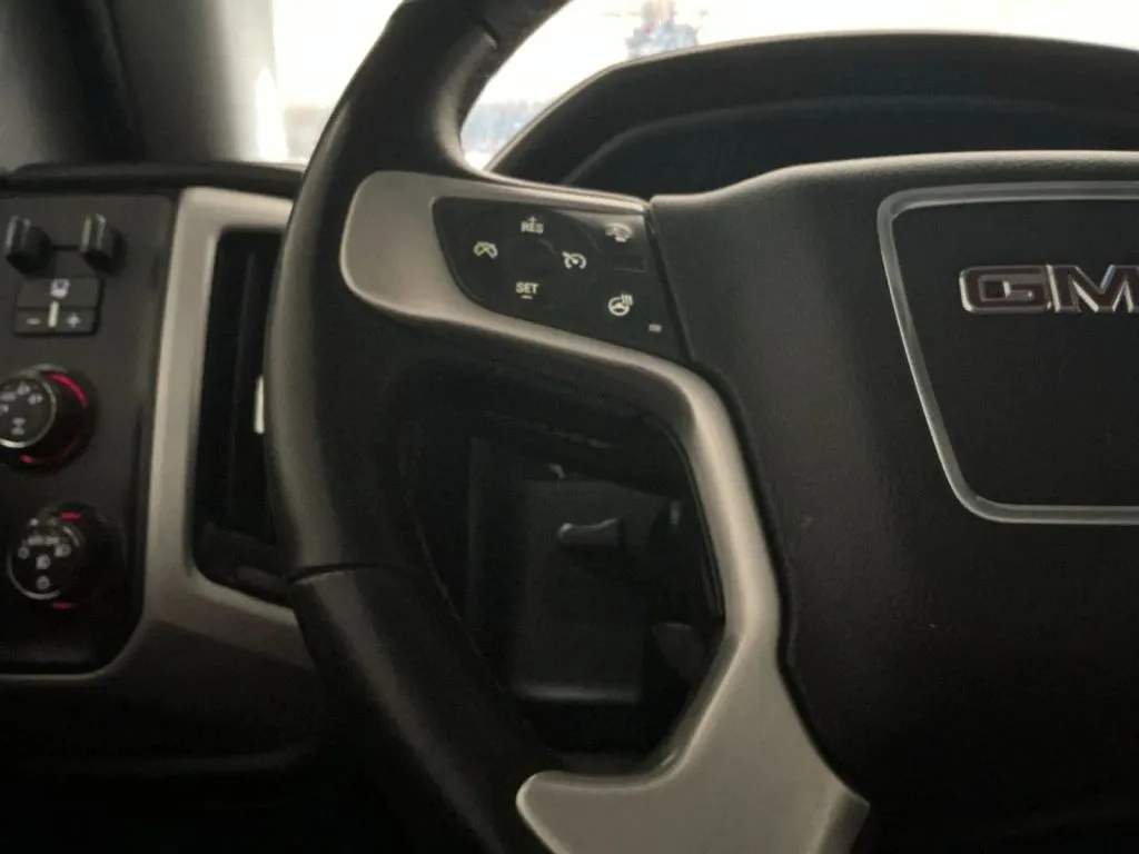 GMC Sierra photo 18