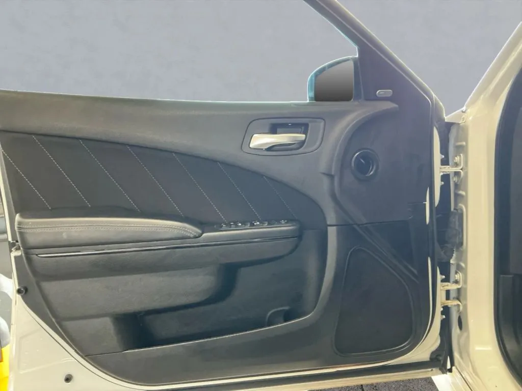 Dodge Charger photo 9