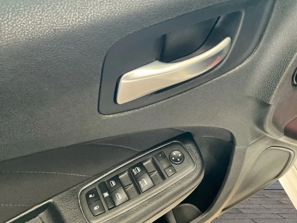 Dodge Charger photo 10