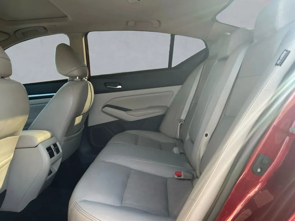Nissan Altima photo 14