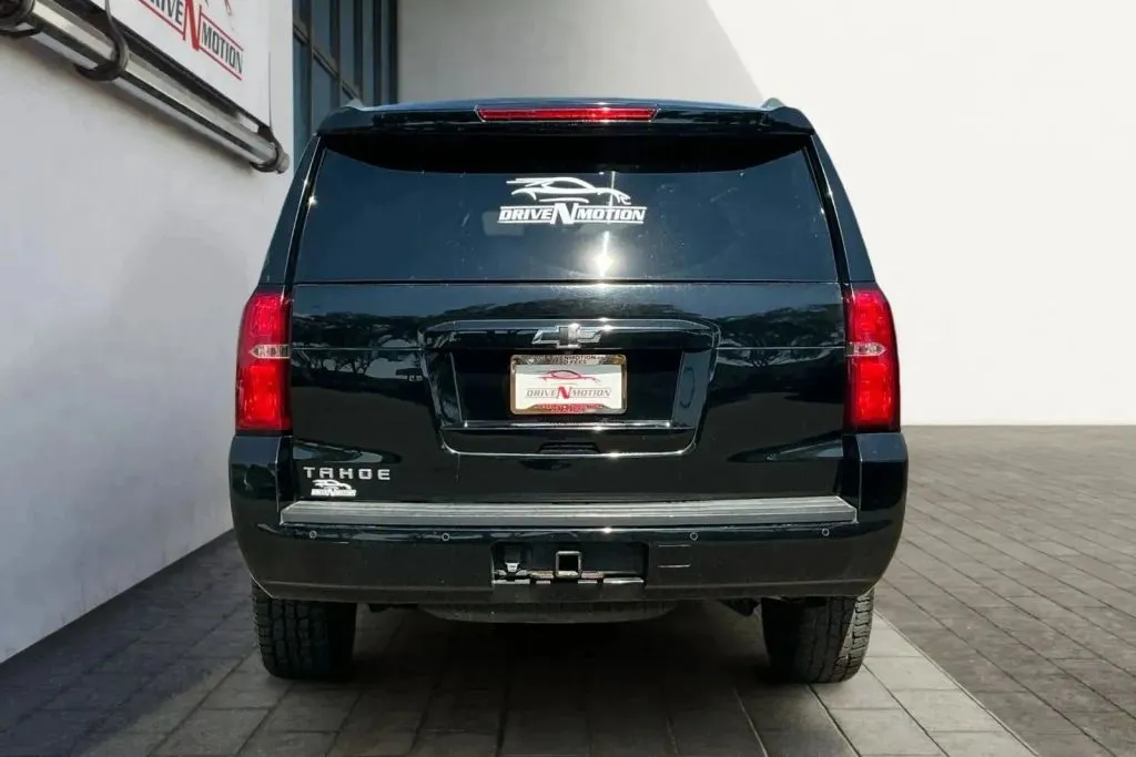 More photos of 2018 Chevrolet Tahoe LT Sport Utility 4D at Drive N-Motion Rio Rancho, NM