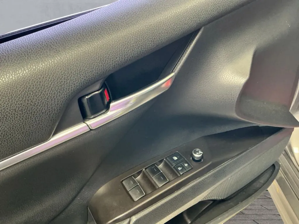 Toyota Camry photo 11
