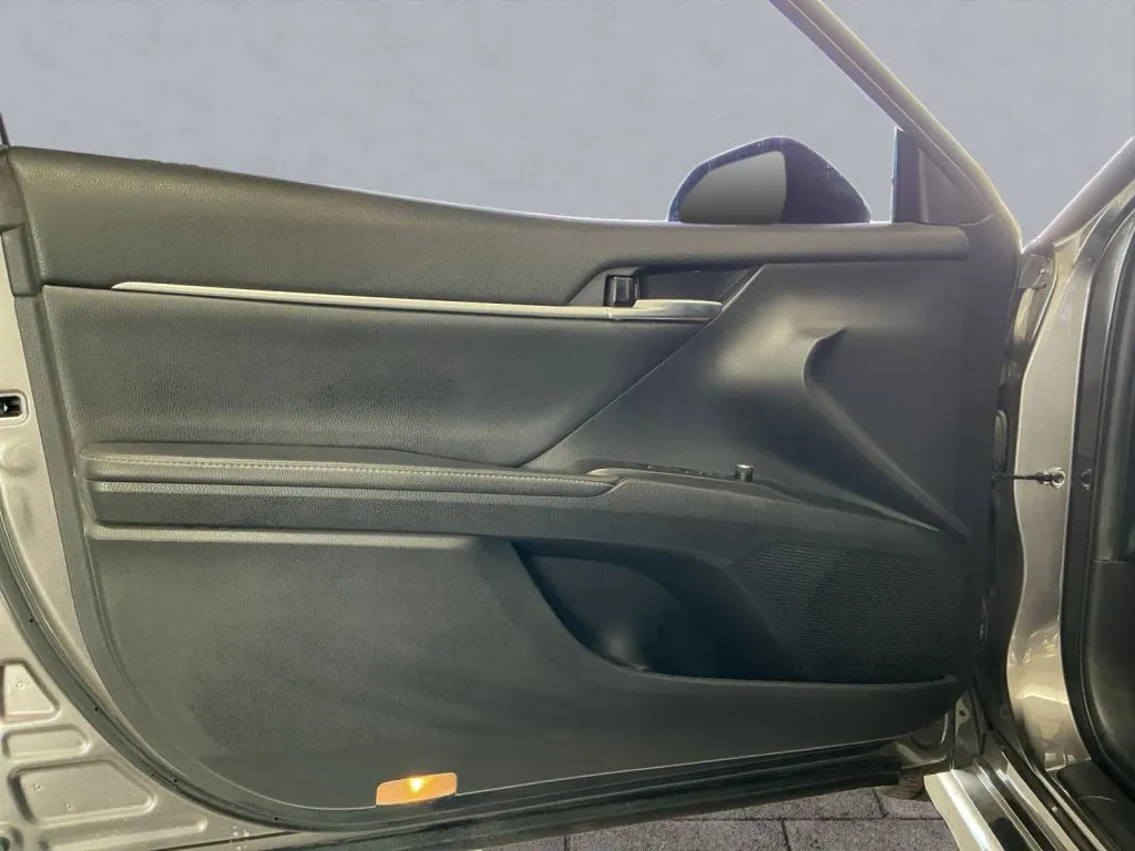Toyota Camry photo 10