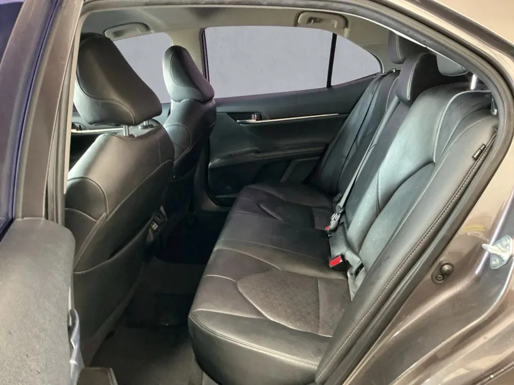 Toyota Camry photo 14