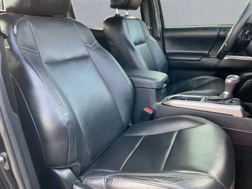 Toyota Tacoma photo 20